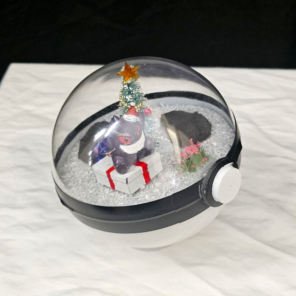 Poké Ball Terrarium – Holiday Edition 🎄
